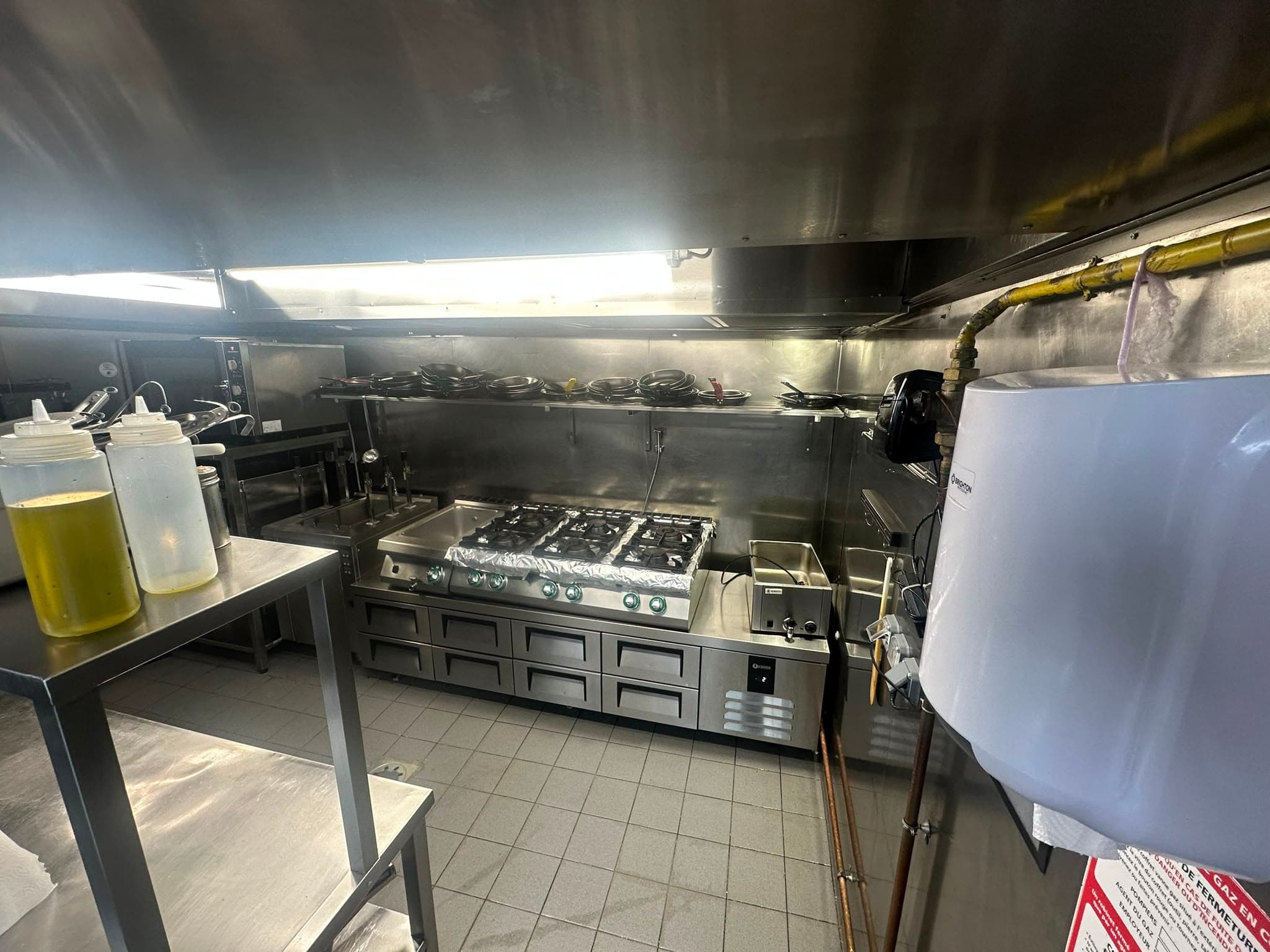 Cuisine professionnelle dégraissée — après intervention TGT Propreté