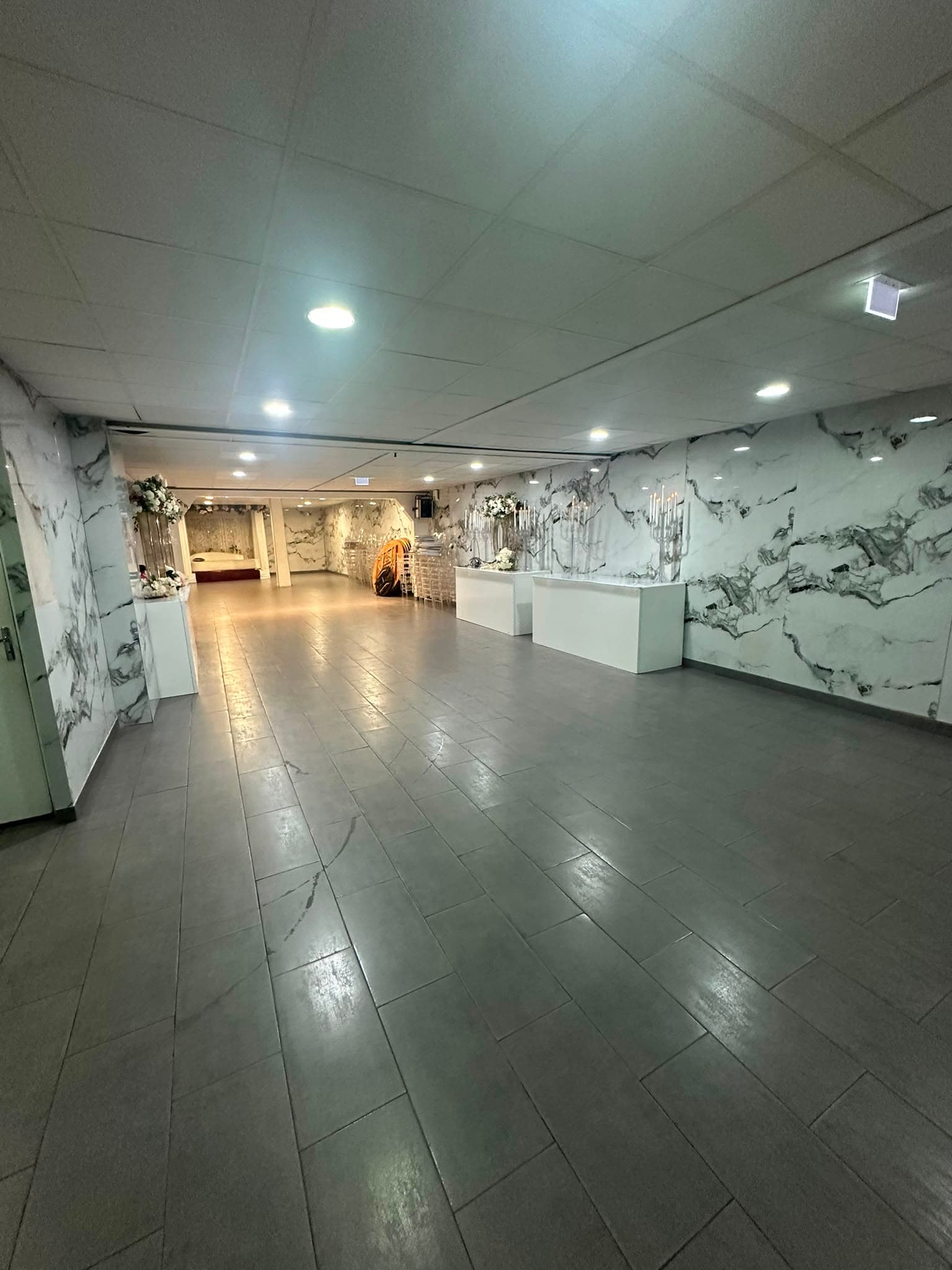 Salle de réception remise en état — après intervention TGT Propreté
